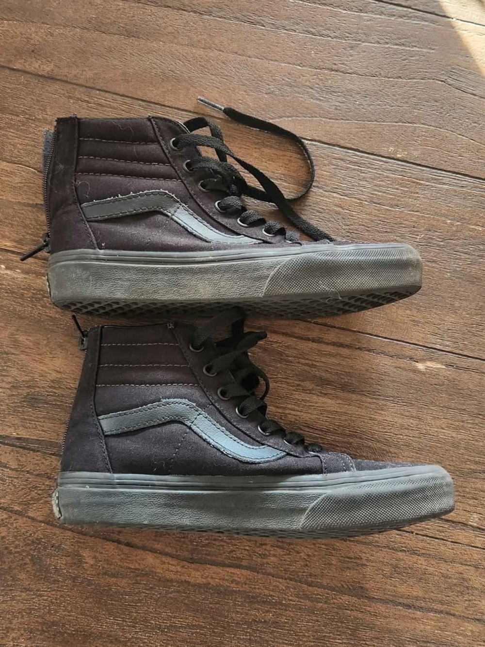 Vans Kids Black High-Top Canvas Sneakers with Rear Zipper, Sk8 Hi, Size3